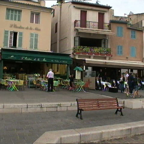 LA GUERRE DES RESTAURANTS DE BORD DE MER