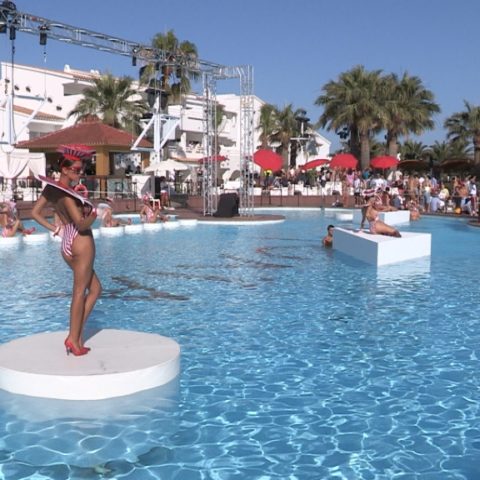 Soleil, fêtes et excès: les délires d’Ibiza