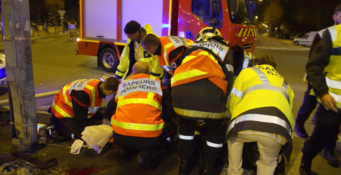 14 oct.20 – C8  Enquête sous Haute Tension “Samu et pompiers des Hauts-de-France : course contre la montre pour sauver des vies” INÉDIT à 21h15