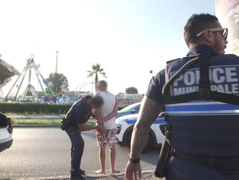 20 janv. 21 – C8  Enquête sous Haute Tension “Arrestation musclée, course-poursuite, trafic de drogue : 100 jours avec la police de Fréjus” INÉDIT à 21h15