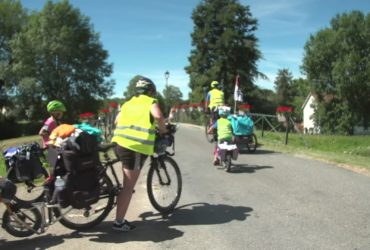 A vélo, en roulotte ou en péniche: le défi des vacances itinérantes en famille