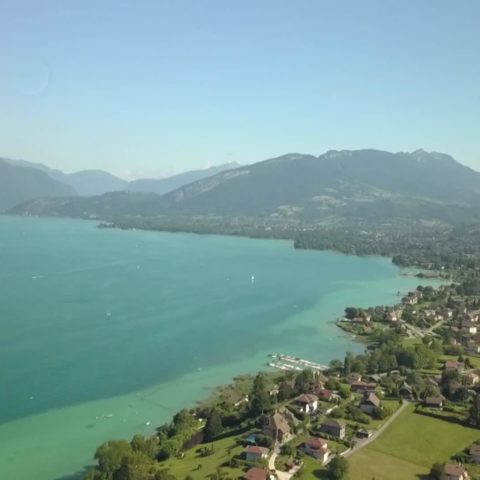 Palavas / Annecy : le grand business des vacances au bord de l’eau