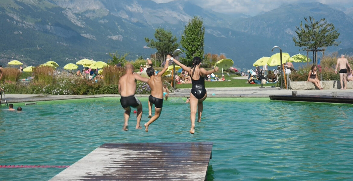 13 juillet : Capital, M6 : “Montagne, campagne ou Espagne : le grand match des vacances pas chères !”