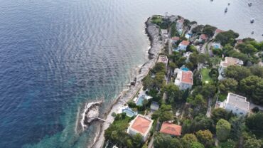 24 août : Enquête Exclusive, M6 : “De la Bretagne à la Côte d’Azur : les nouvelles guerres du littoral”