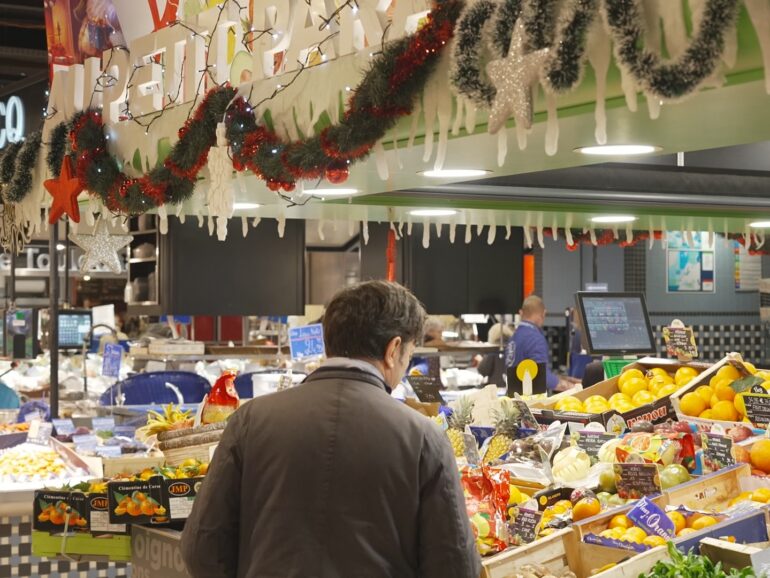 09 déc. 25, Un jour, un doc sur M6 : “Noël à Toulouse : immersion gourmande au marché couvert”
