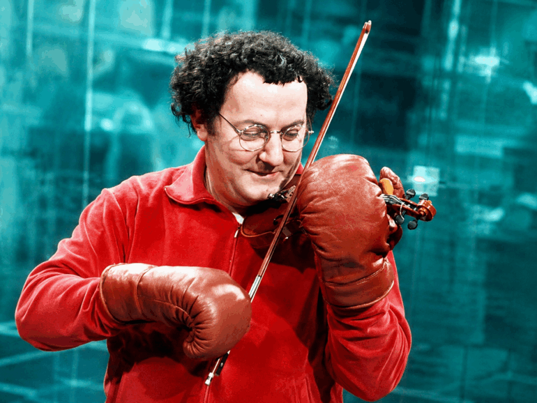 15 juin 26 à 22h50, sur France 3 ” Coluche : une époque formidable”